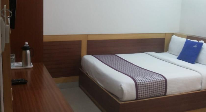 Hotel White Parrot in Mysore