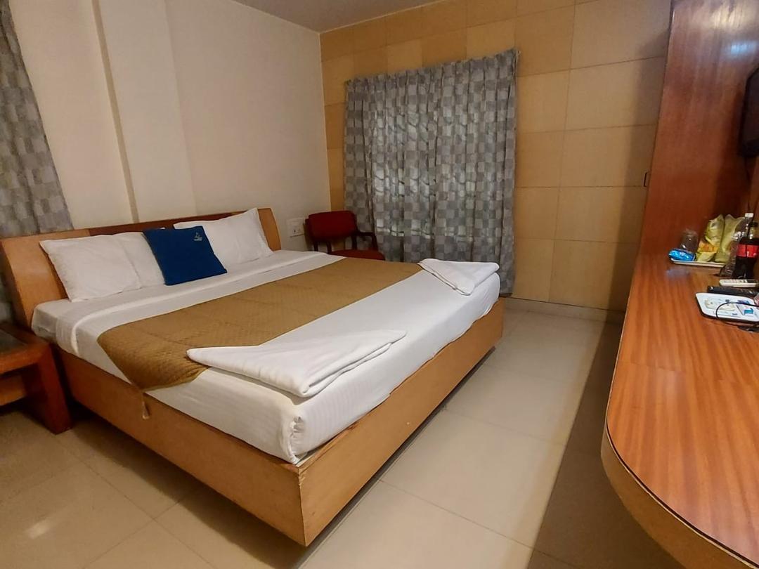Hotel White Parrot in Mysore