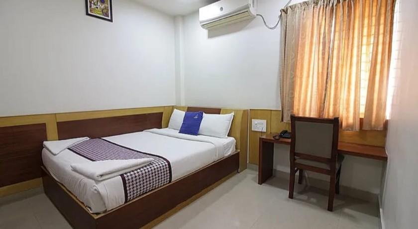 Hotel White Parrot in Mysore