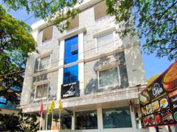 Hotel White Parrot in Mysore