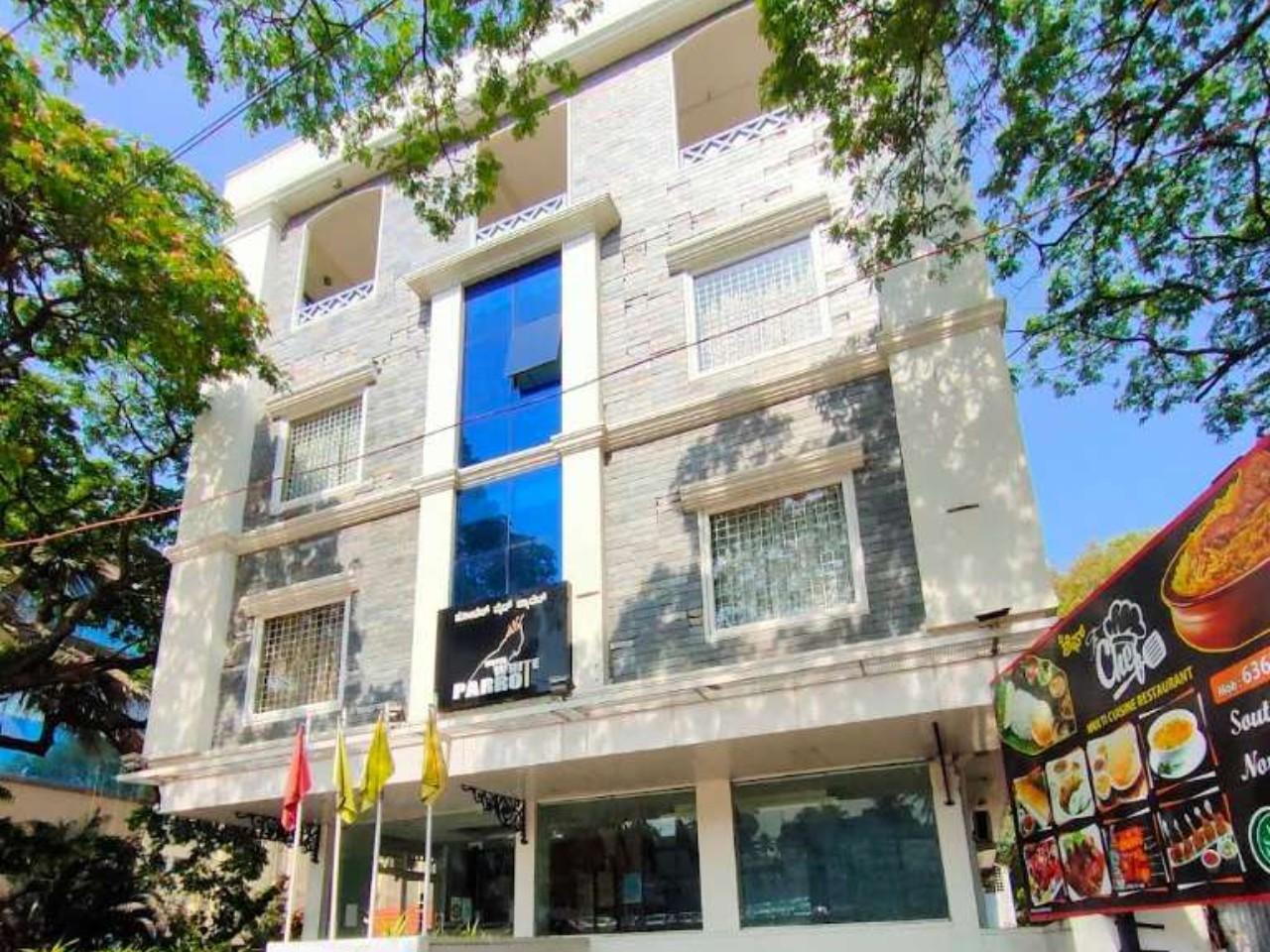 Hotel White Parrot in Mysore