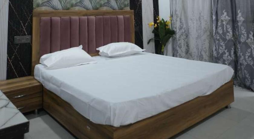 Arista Stay in Noida
