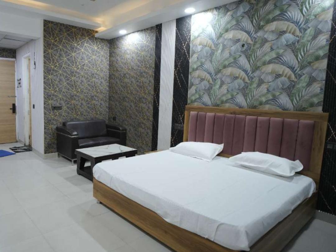 Arista Stay in Noida