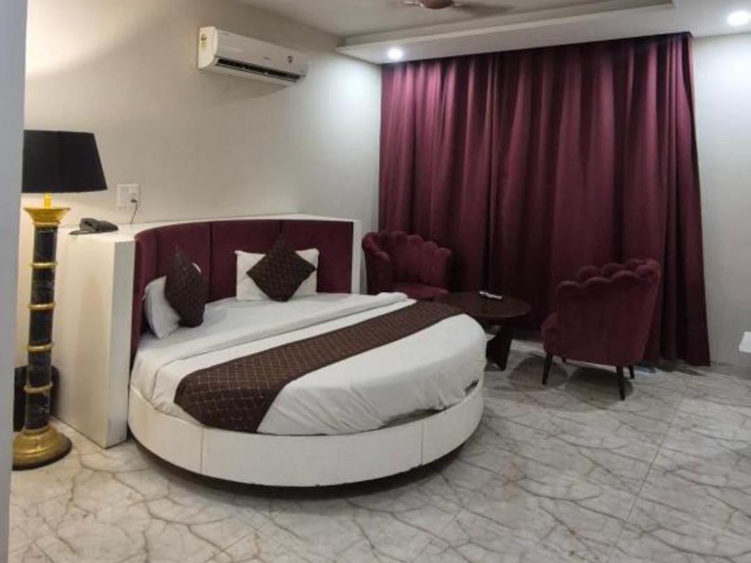 Hotel Clover in Zirakpur