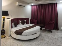 Hotel Clover in Zirakpur