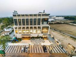 Hotel La Arriba in Ahmedabad