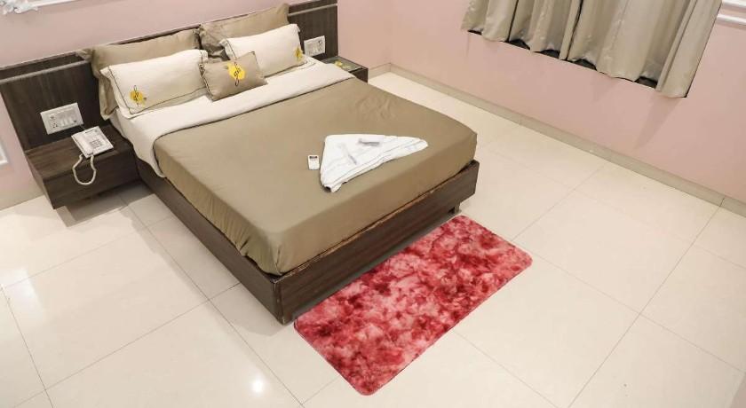 Hotel Grand Bee Residency in Thane