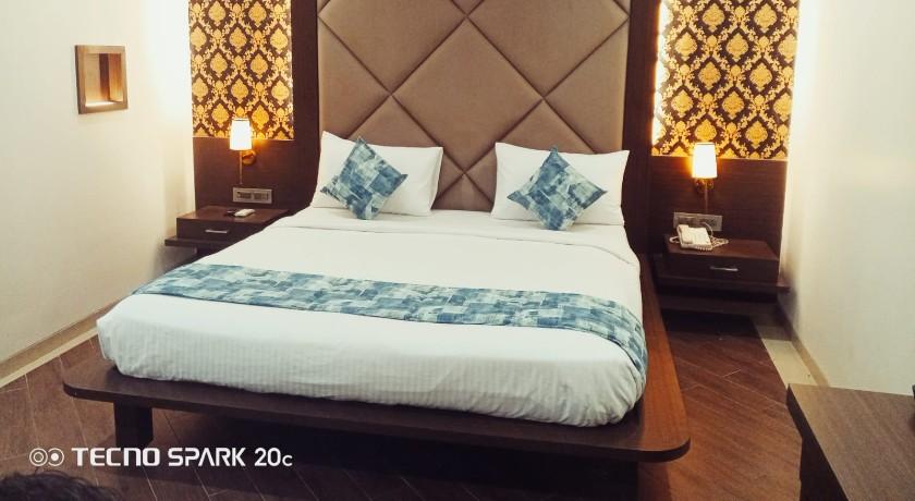 Hotel Mumbai House in Thane