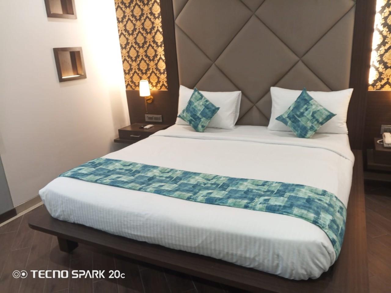Hotel Mumbai House in Thane