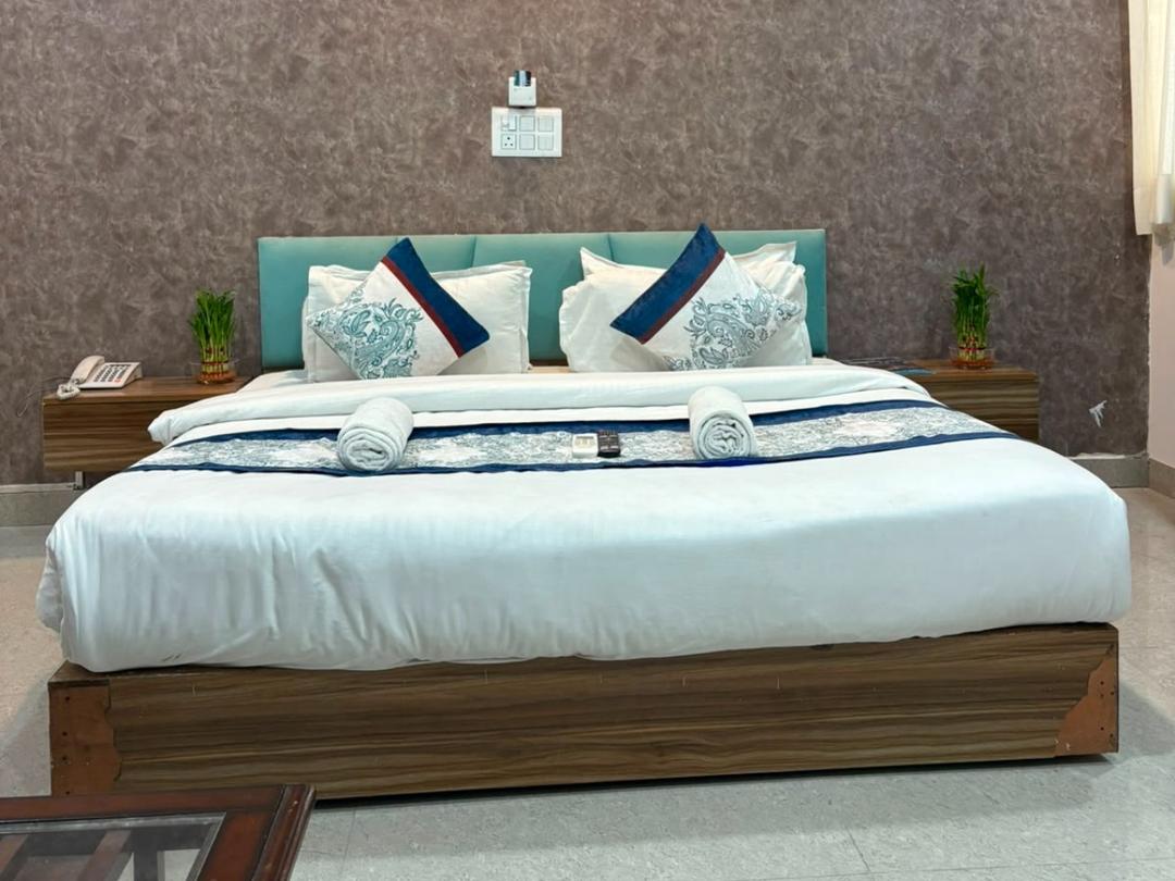 Radiant Hotel And Banquet in Noida