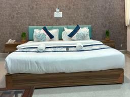 Radiant Hotel And Banquet in Noida