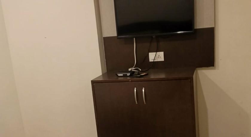 Hotel Red Hut in Chandigarh