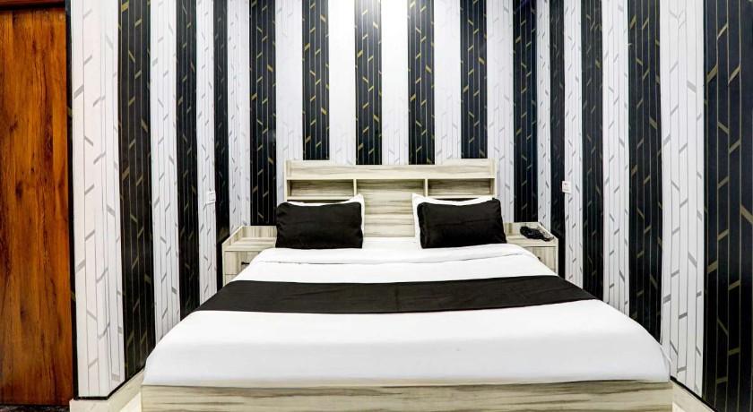 Hotel Mansa Lawn in Lucknow