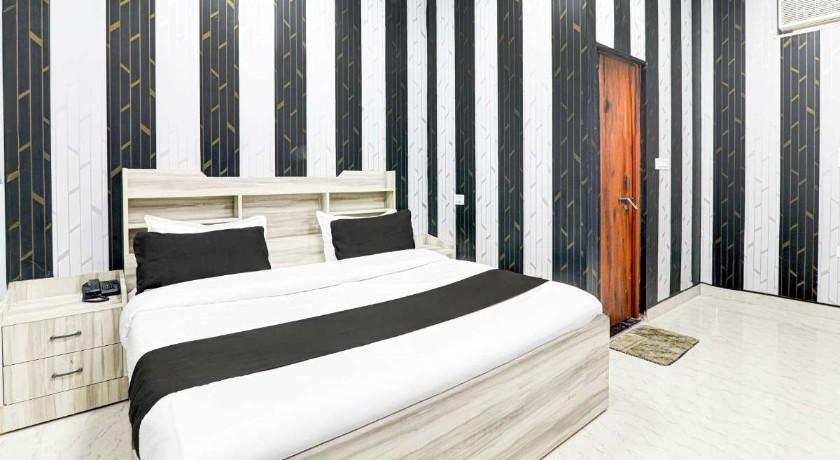 Hotel Mansa Lawn in Lucknow