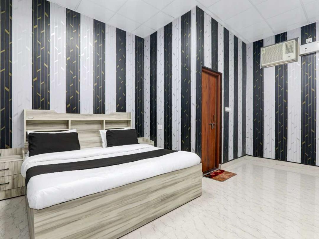 Hotel Mansa Lawn in Lucknow