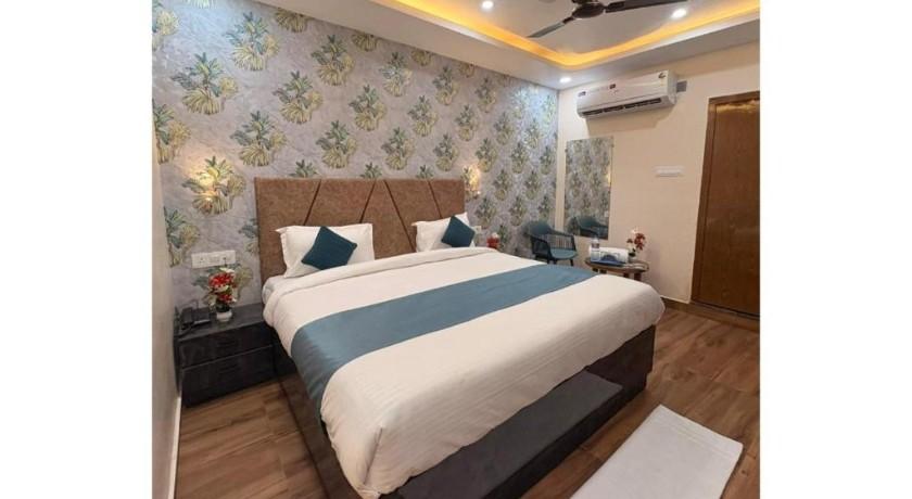 Hotel Raas Grand in Kanpur