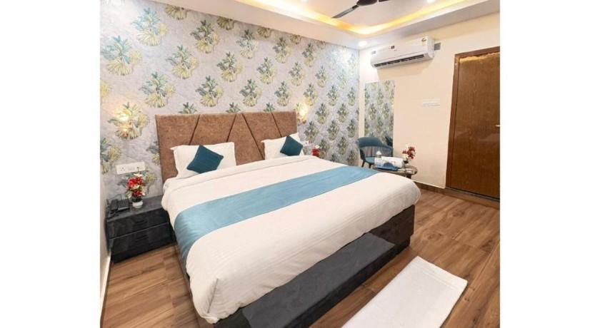 Hotel Raas Grand in Kanpur