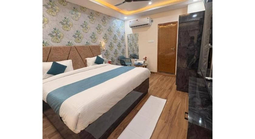 Hotel Raas Grand in Kanpur