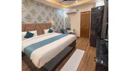 Hotel Raas Grand in Kanpur