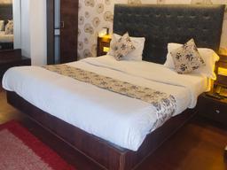 Hotel Grand Apple in Ahmedabad