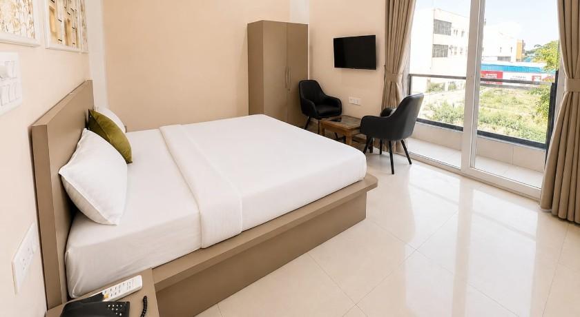 Hotel Blue Fern - Near India Expo Center & Mart in Noida
