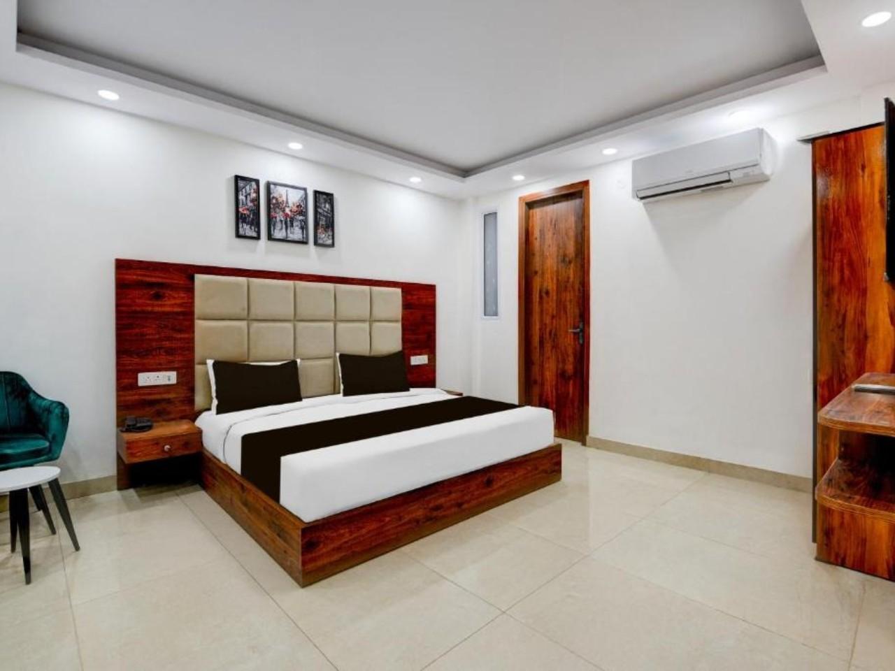 Hotel Evergreen in Faridabad