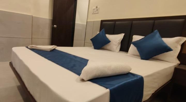 Sony Lodging And Boarding in Thane