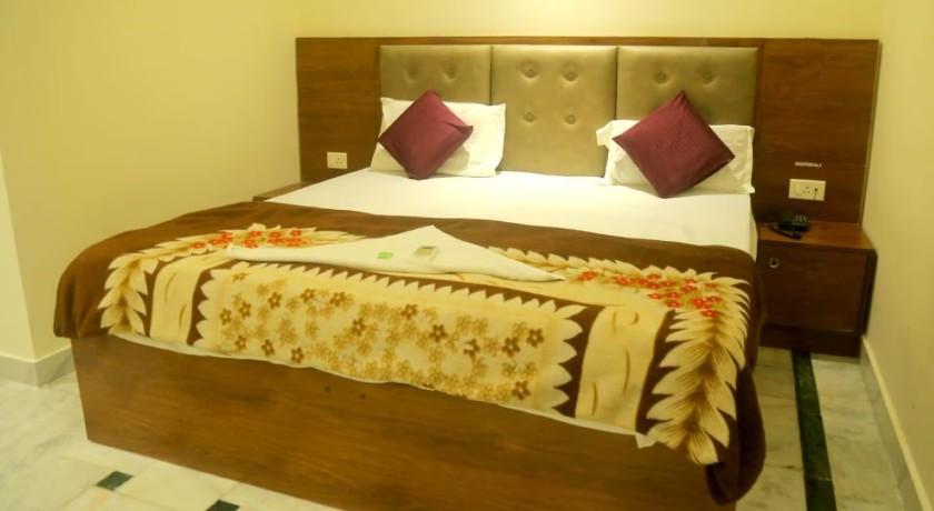 Pyrenees Homestay in Agra