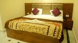 Pyrenees Homestay in Agra