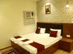 Pyrenees Homestay in Agra
