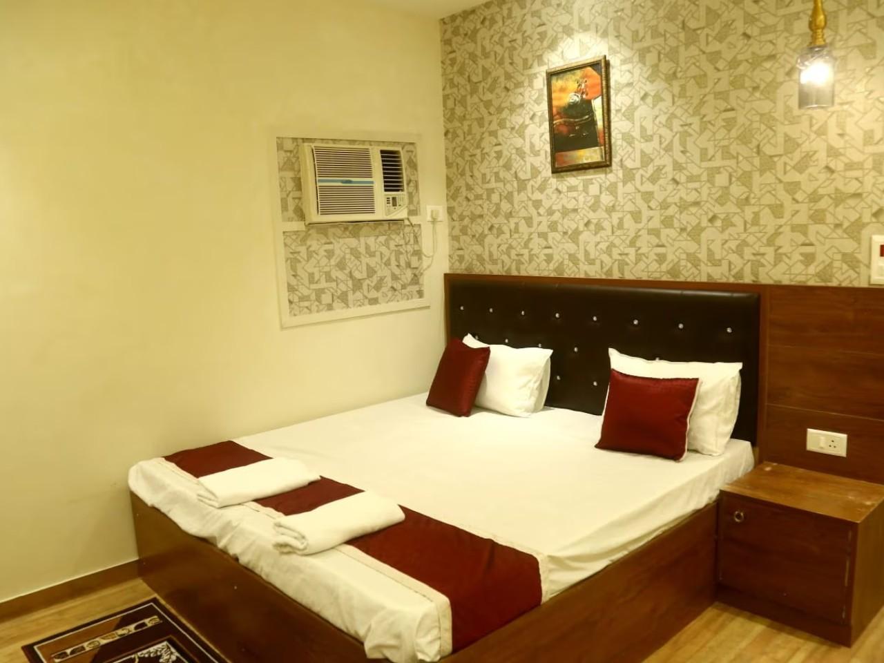 Pyrenees Homestay in Agra