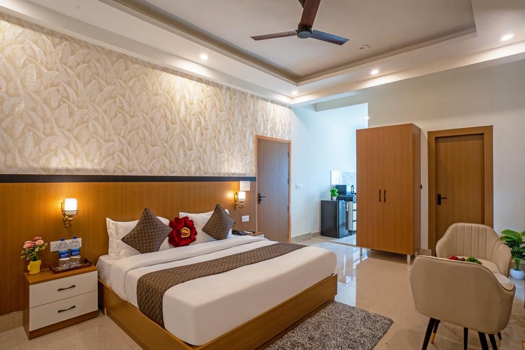 Hotel Saffron Stays in Noida