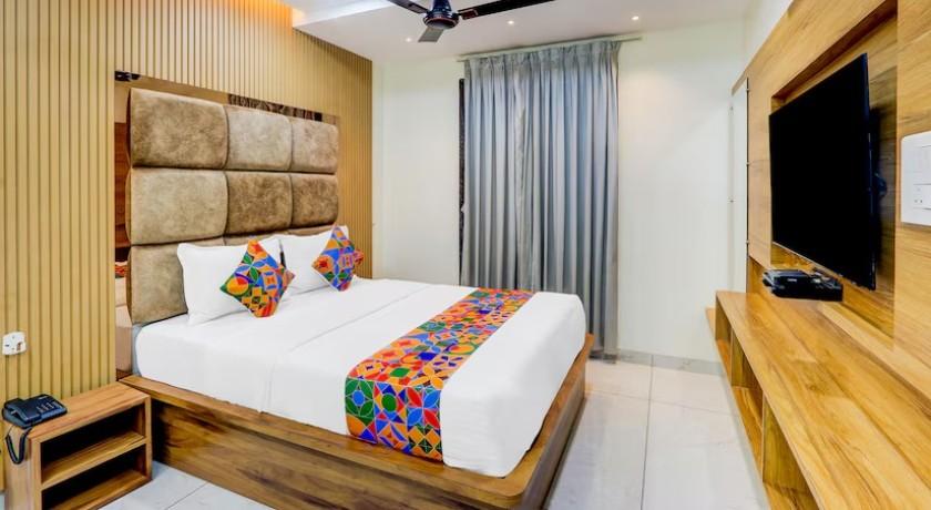 Monday Hotels in Rajahmundry