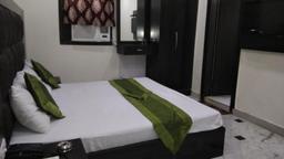 Hotel Vishesh Continental in Delhi