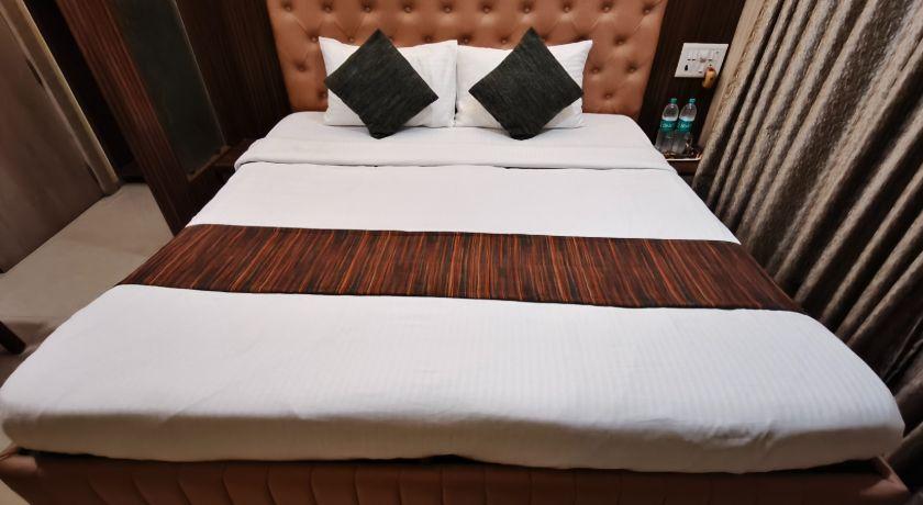 Hotel Ratna Paradise in Thane