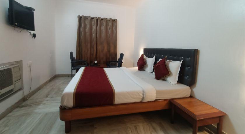 Raja Hotel in Thane