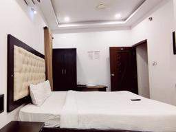 Hotel SS Grand in Hyderabad