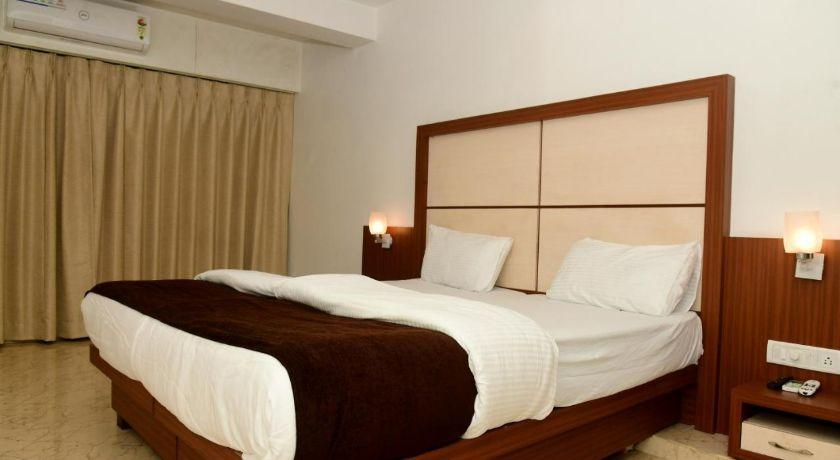 Hotel Monarch Center Point in Dahanu