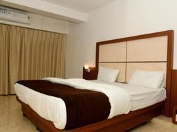 Hotel Monarch Center Point in Dahanu