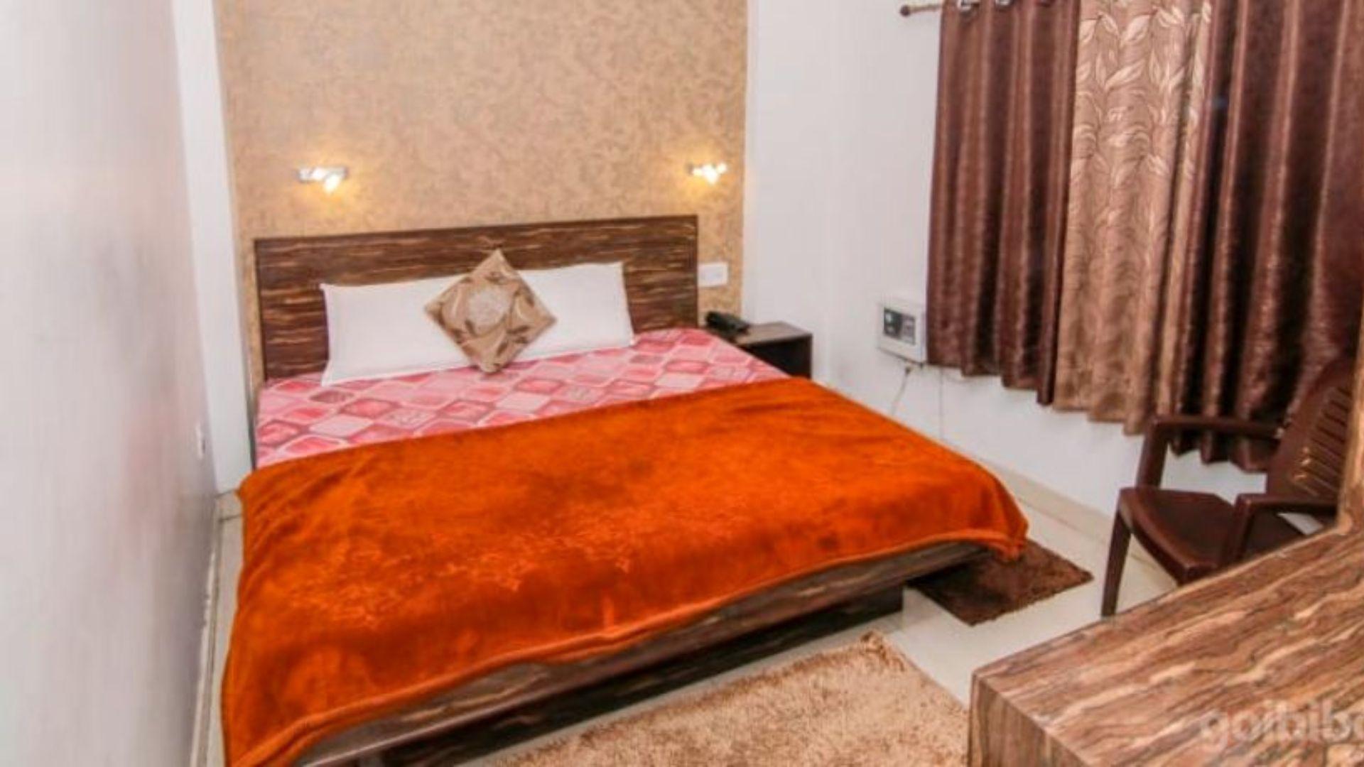 Hotel Kanha Inn in Lucknow