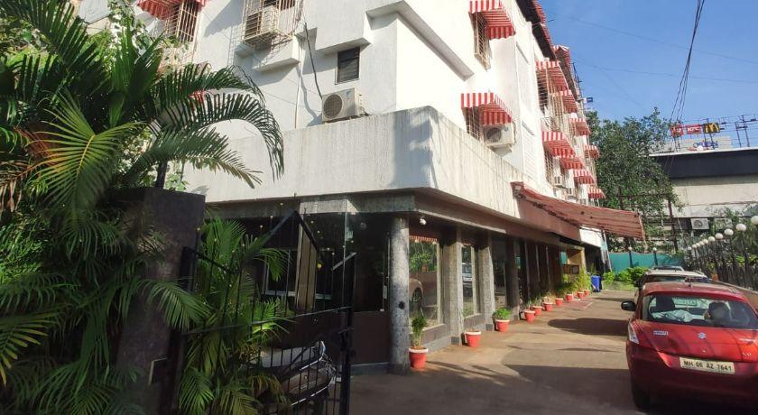 Hotel Redwings Castle in Panvel