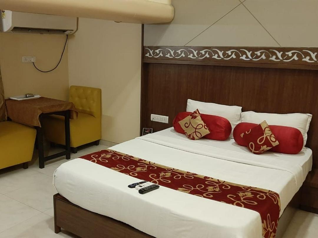 Hotel Redwings Castle in Panvel