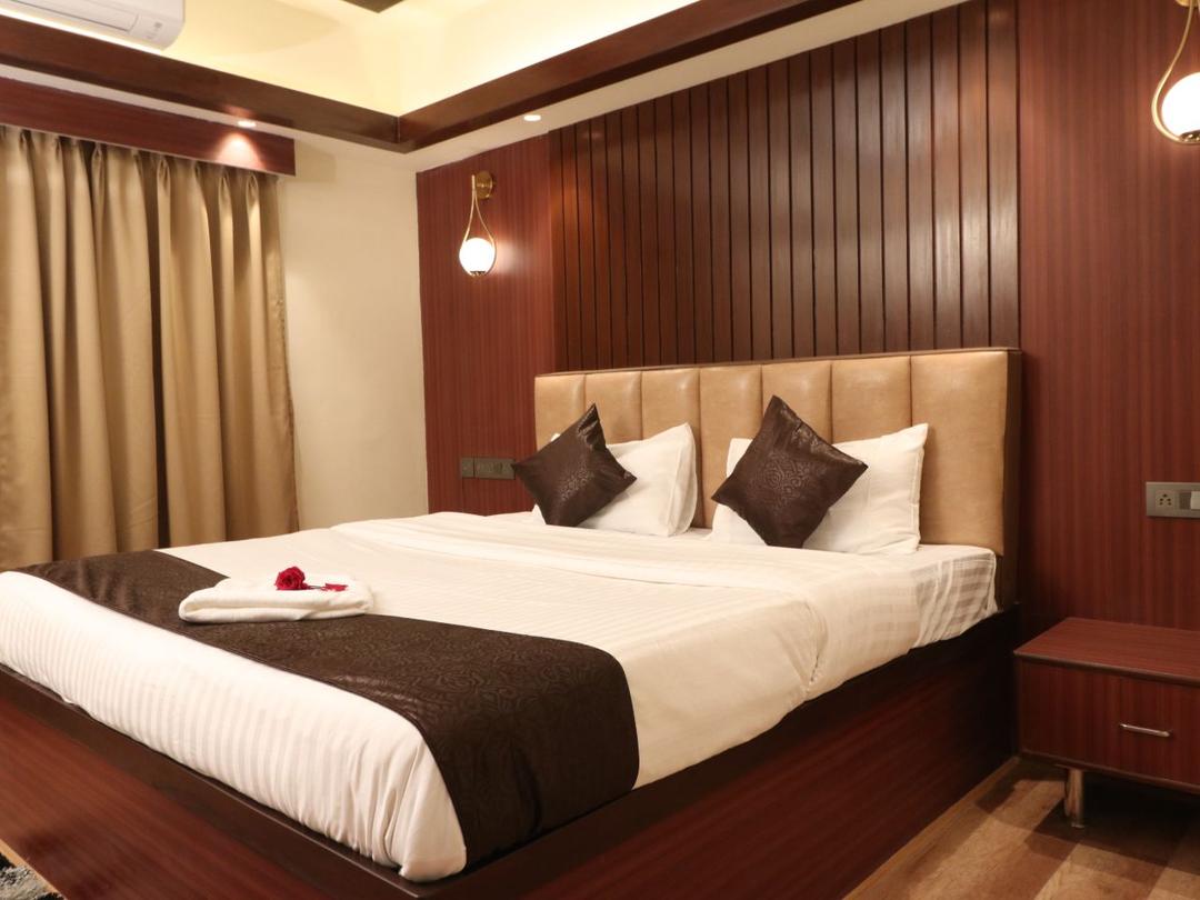 The Lake Hotel in Kolkata