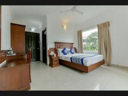 Hotel Centre Point in Kochi