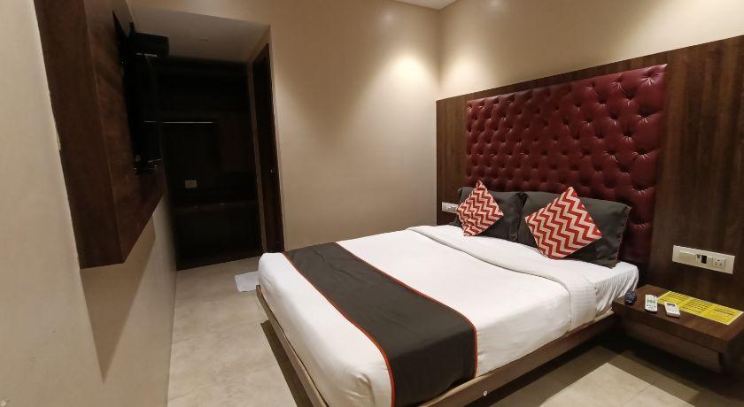 Hotel Sea Breeze in Mumbai