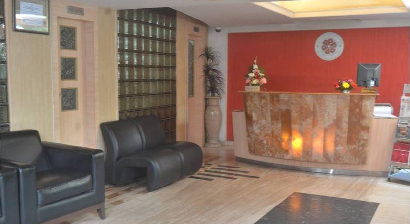 Hotel Plaza in Mumbai