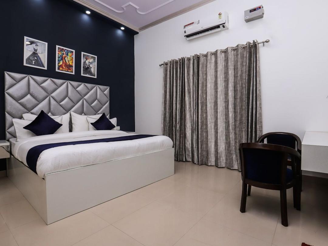 Hotel Vizima Blu in Noida