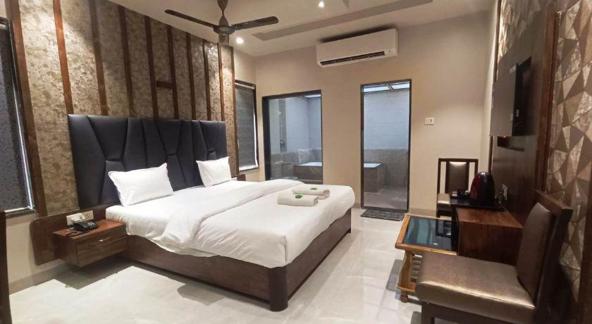 Hotel Apratim in Thane