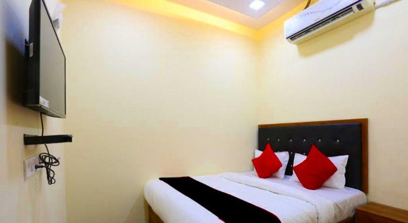 Hotel Crown in Mumbai