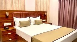 Hotel Mumbai House - Near CHL Hospital in Indore